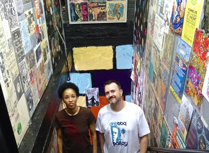 DJ Ororo and DJ Dingo8 In the stairway of Used Kids