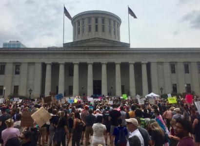 People rallying at Ohio Statehouse