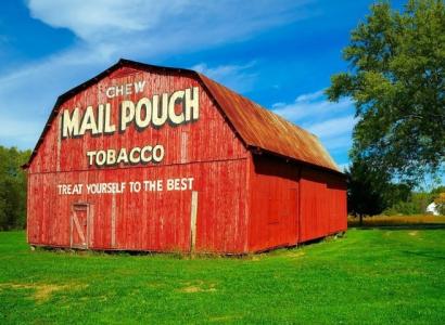 Red barn with Mailpouch written on it