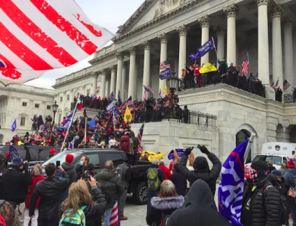 Crowd of Trump rioters outside the Capitol